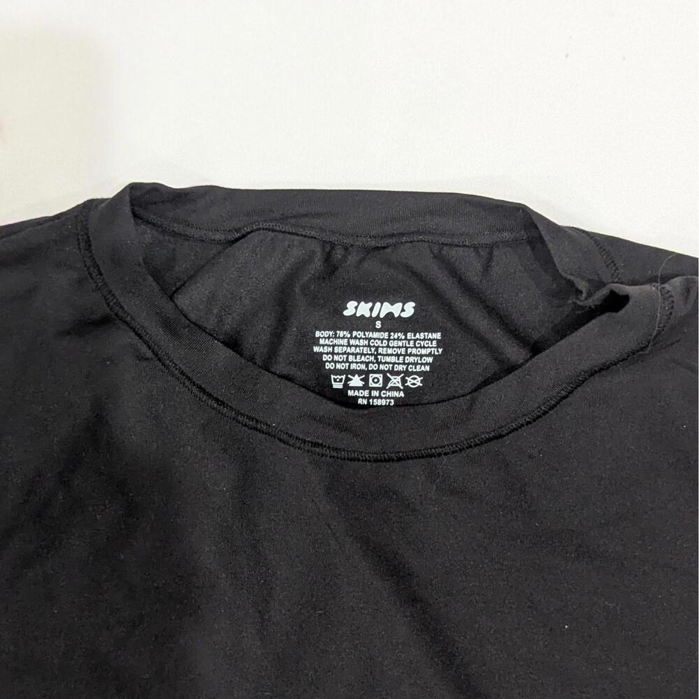 SIZE S Skims Fits Everybody Long Sleeve T-Shirt Black Onyx (AP-TSH-0650) - Picture 3 of 4